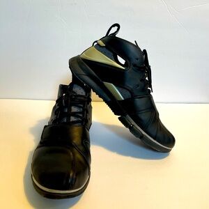 Nike Huarache TR 07- Size 9 (Men)